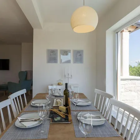 Skarline Comfortable Vila